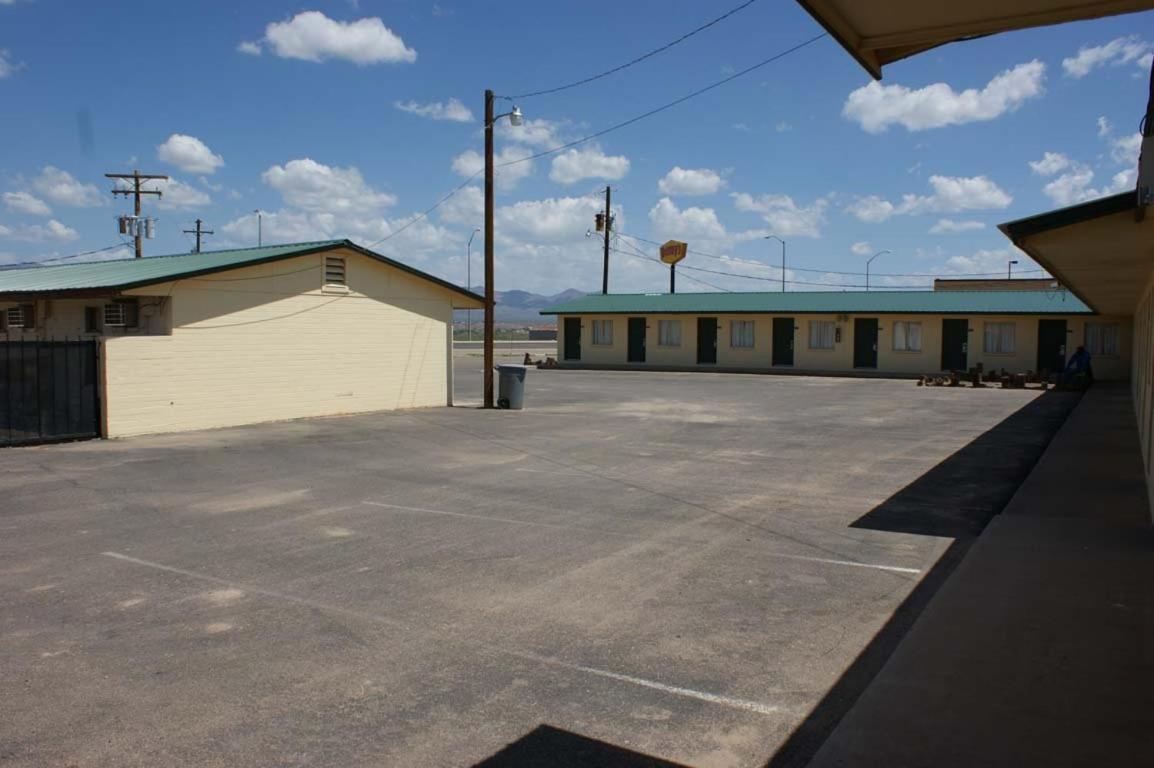 Hwy Express Inn And Suites Thatcher Exteriér fotografie