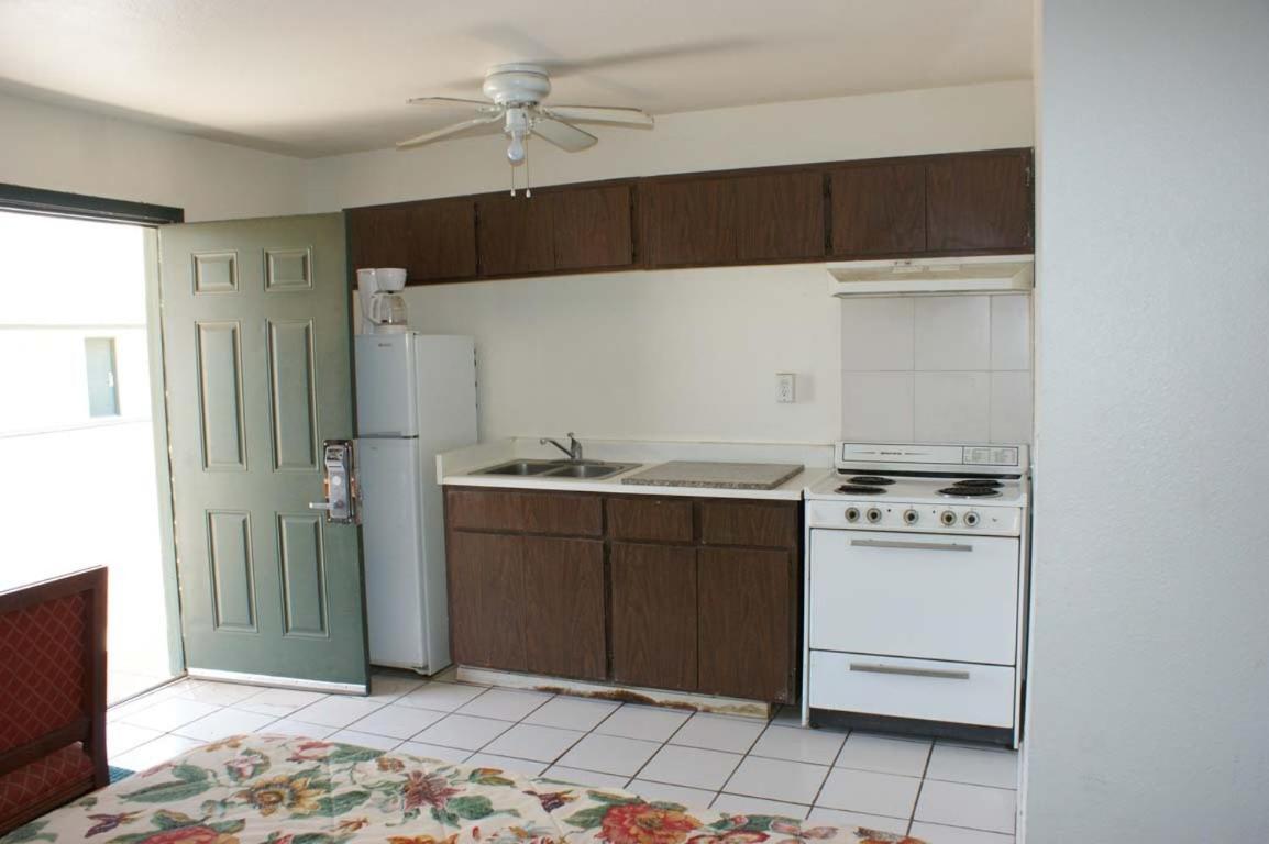 Hwy Express Inn And Suites Thatcher Exteriér fotografie