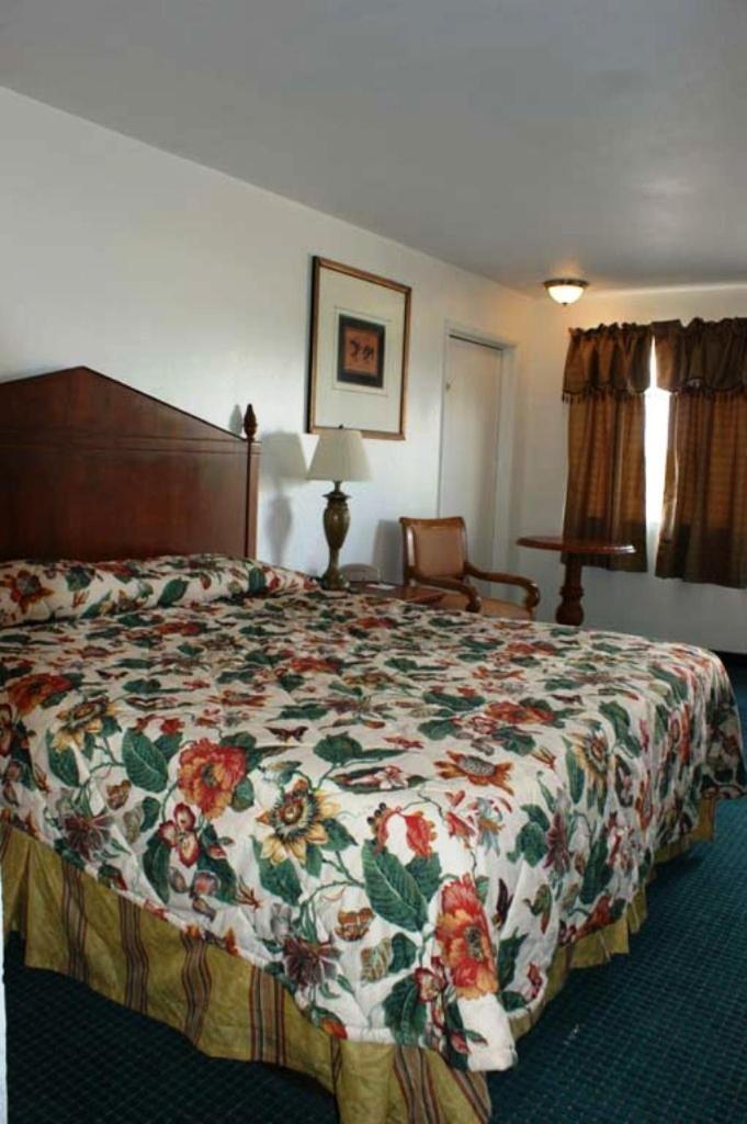 Hwy Express Inn And Suites Thatcher Exteriér fotografie